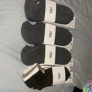 Zara Men's Gray, Black, and White Socks Collection